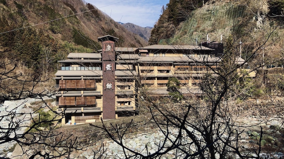 Das „Nishiyama Onsen Keiunkan“ wird bereits in der 52. Generation von derselben Familie bewirtschaftet.