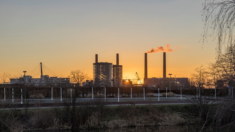 Wolfsburgs „Autostadt“ mit dem Kraftwerk, das heute unter Denkmalschutz steht