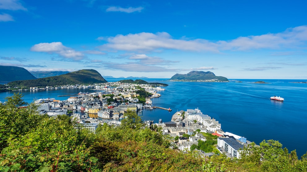 Ein Bild, das Fernweh auslöst: Norwegen hat neben einem hohen Lebensstandard auch Berge, Seen und Wälder zu bieten