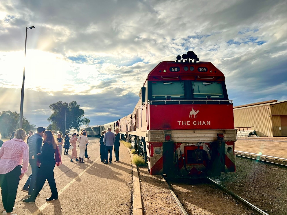   Die ikonische rote Lokomotive des Ghan