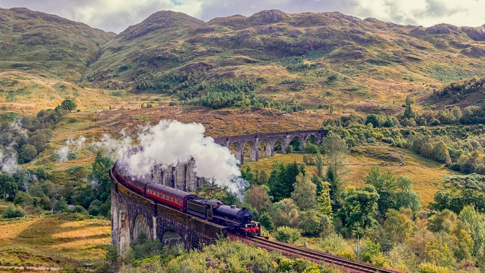 Das Glenfinnan-Viadukt in Schottland ist mittlerweile zur Pilgerstädte für „Harry Potter“-Fans geworden