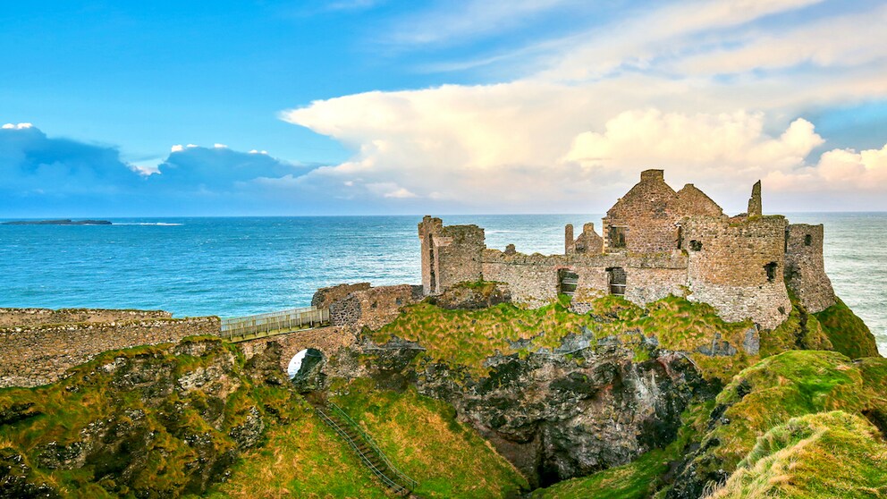 Das Dunluce Castle, eine der größten Ruinen einer mittelalterlichen Burg in Irland, dient in „Game of Thrones“ als Burg Peik