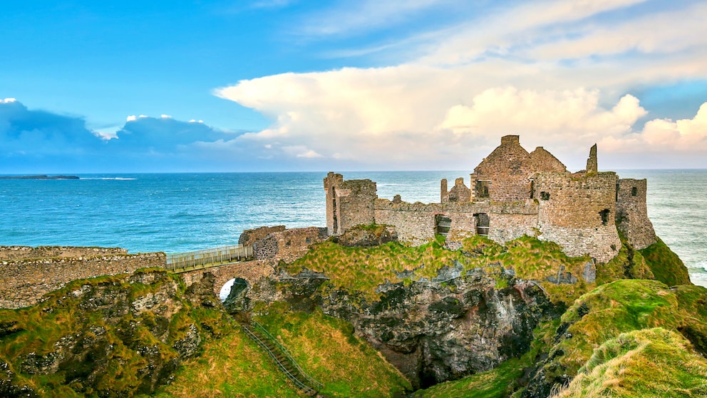 Das Dunluce Castle, eine der größten Ruinen einer mittelalterlichen Burg in Irland, dient in „Game of Thrones“ als Burg Peik