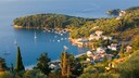Die Ferienvilla Aphrodite Corfu auf der Ionischen Insel verfügt über einen eigenen Kieselstrand und einen Outdoor-Pool