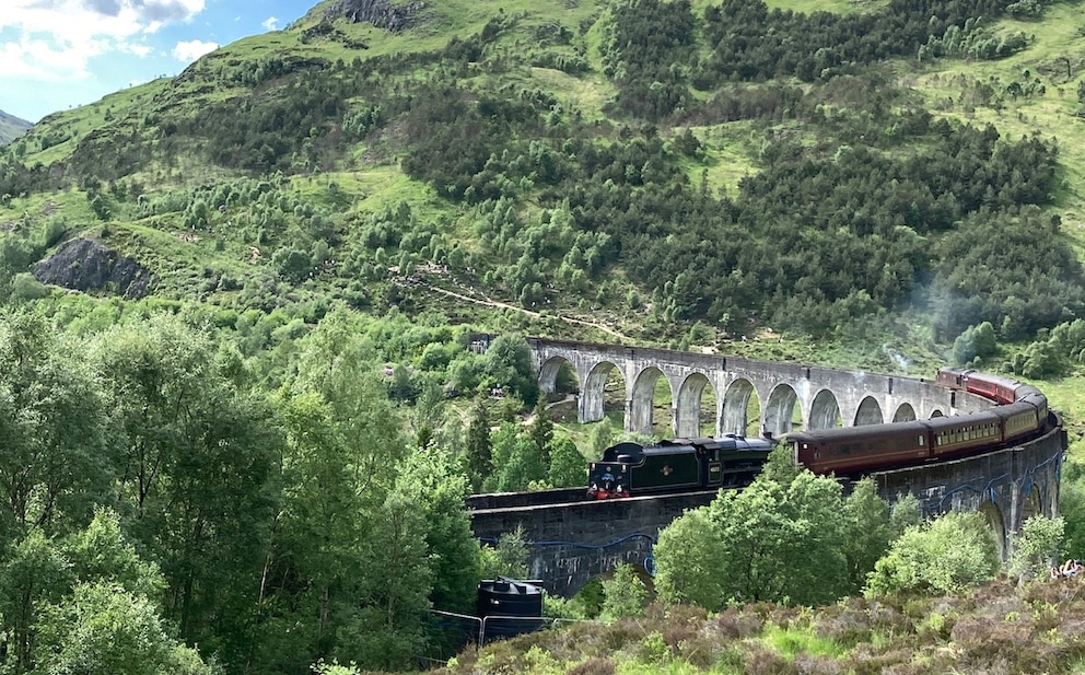 Über das Glenfinnan-Viadukt in Schottland fuhr einst der Hogwarts-Zug