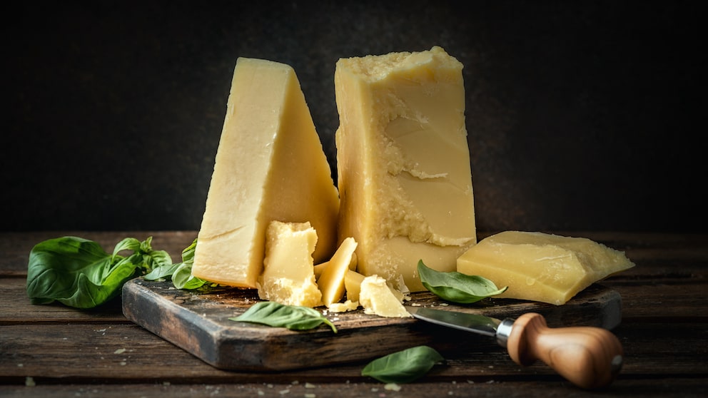 Parmesan und Grana Padano sind beides italienische Hartkäsesorten, der Unterschied liegt in den Details