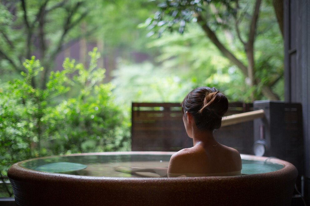 Das Wasser eines Onsen darf außer der Haut nichts berühren, nicht einmal die Haare