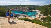 Mit Kindern auf Mallorca wandern – in den Sommerferien: Das mag zunächst verrückt erscheinen.