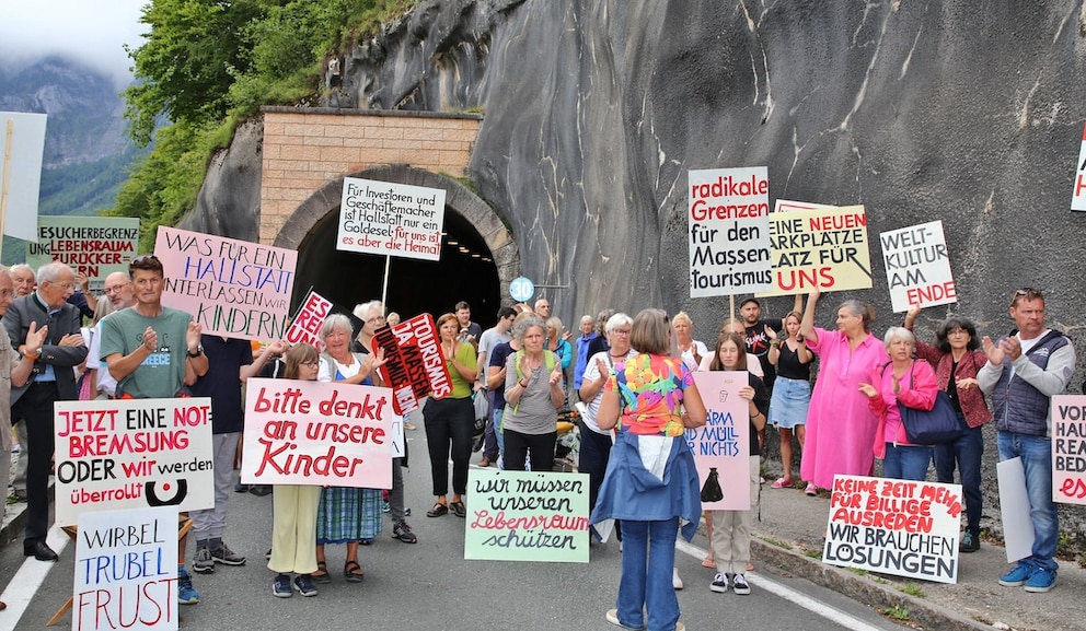 Zu viele Touristen, finden Einwohner Österreichs