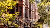 Brownstone Häuser in Brooklyn, New York: Erkennen Sie die „reichste“ Stadt der Welt?