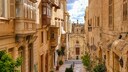 Valletta auf Malta: Mit den mittelalterlichen Gassen und noch im November milden Temperaturen ist diese Stadt ein ideales Reiseziel für einen Urlaub im Herbst