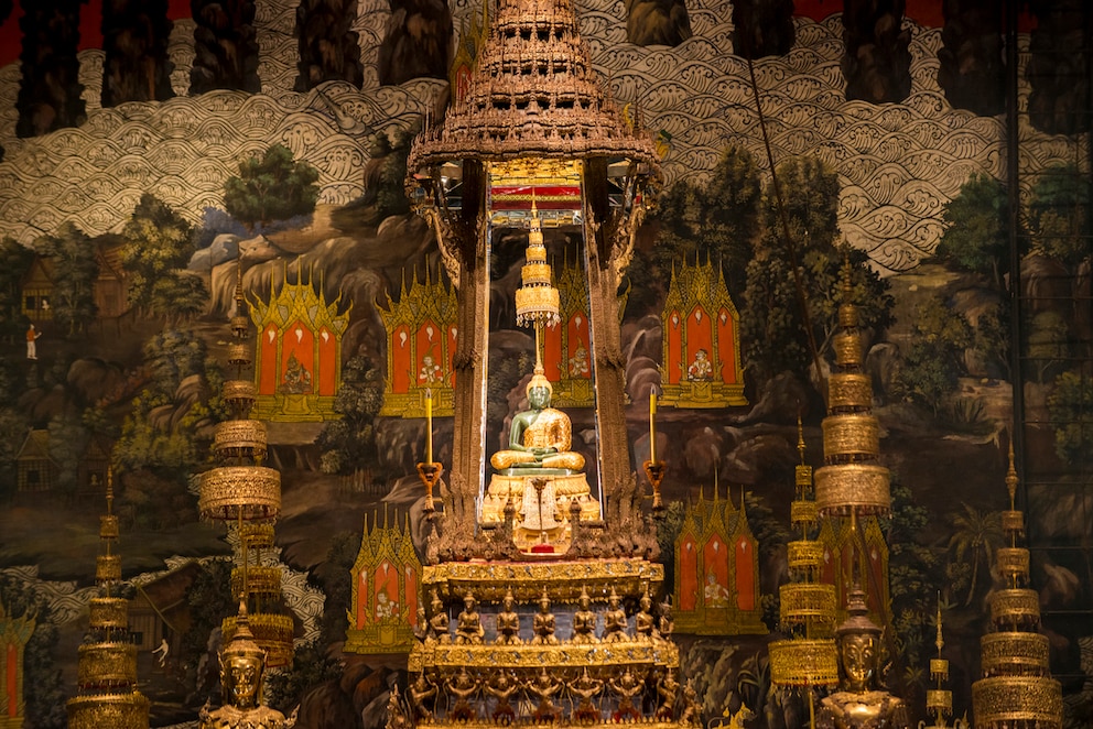 Der Tempel des Smaragdbuddhas ist ein berühmter Teil des Königspalasts in Bangkok