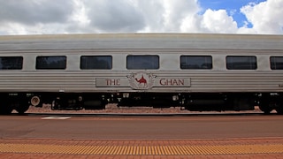 Der Luxuszug „The Ghan“ ist eine echte Erscheinung im australischen Outback