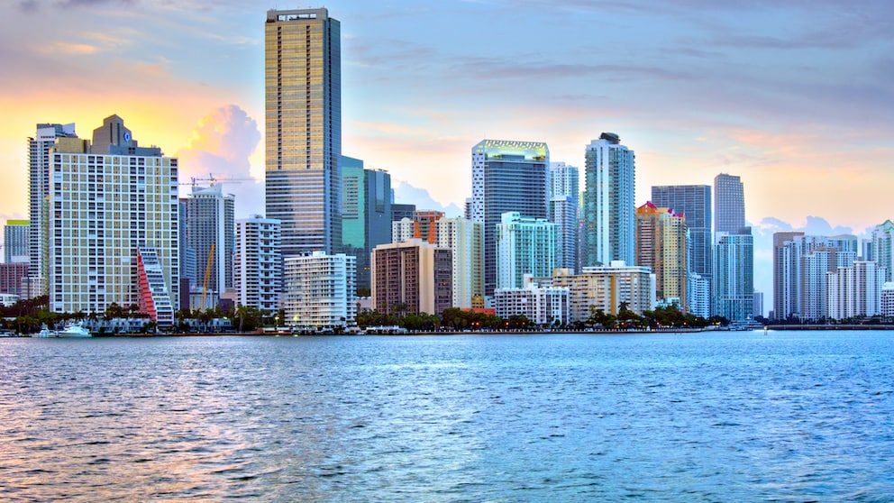 Blick auf Downtown Miami: Diese Metropole steht bei Urlaubern hoch im Kurs – Einwohner wählten sie nun aber zur unfreundlichsten Stadt der USA