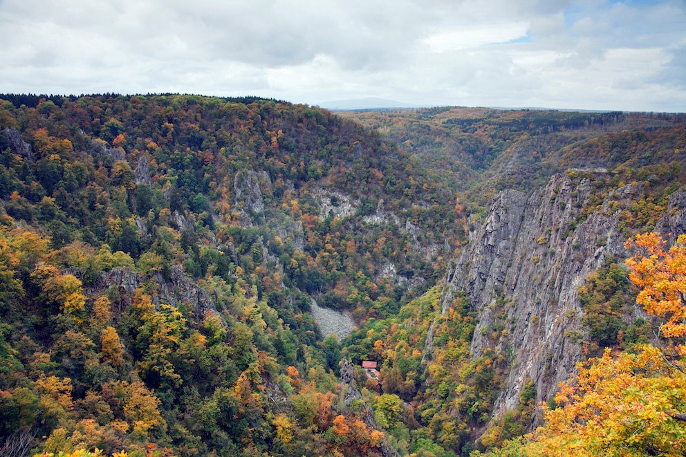 Das Bodetal ist eine spektakul&auml;re Schlucht im Osten Deutschlands und eines der vielen Natur-Highlights, die man auf einer mehrt&auml;gigen Tour durch den Harz entdecken kann