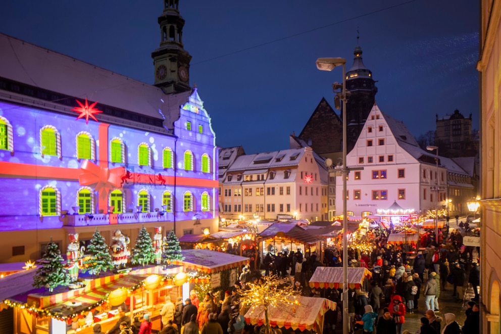 Die Lichtinstallationen auf dem Weihnachtsmarkt in Pirna sind inspiriert durch den italienischen Maler Canaletto