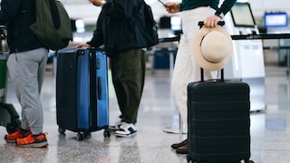 Beim Boarding am Flughafen kommt es meist zu unnötig langen Wartezeiten, weil einige Passagiere sich vordrängeln – dagegen möchte American Airlines nun vorgehen