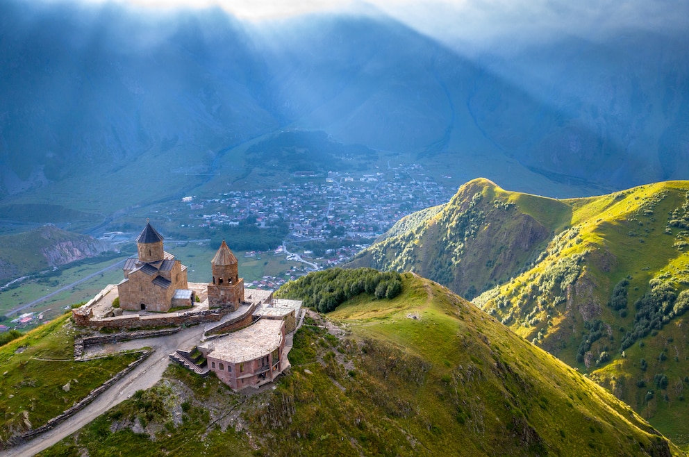 Stepanzminda ist eine nordgeorgische Stadt