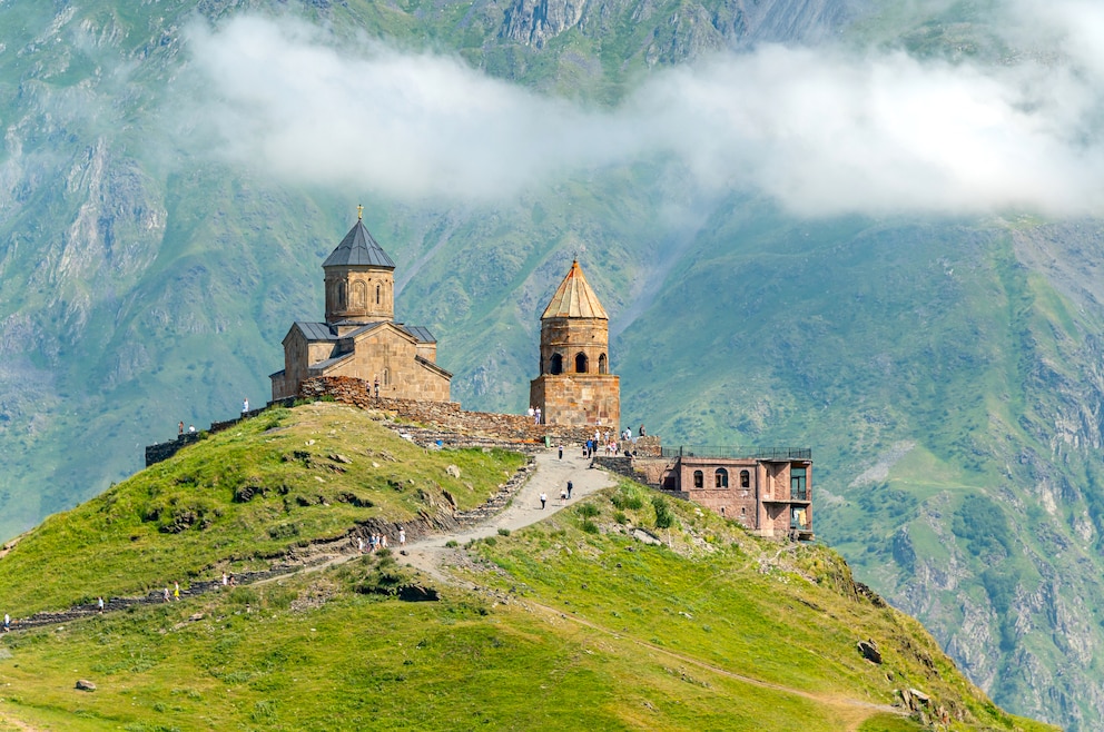 Die Gergetier Dreifaltigkeitskirche gilt als eines der Wahrzeichen Georgiens 