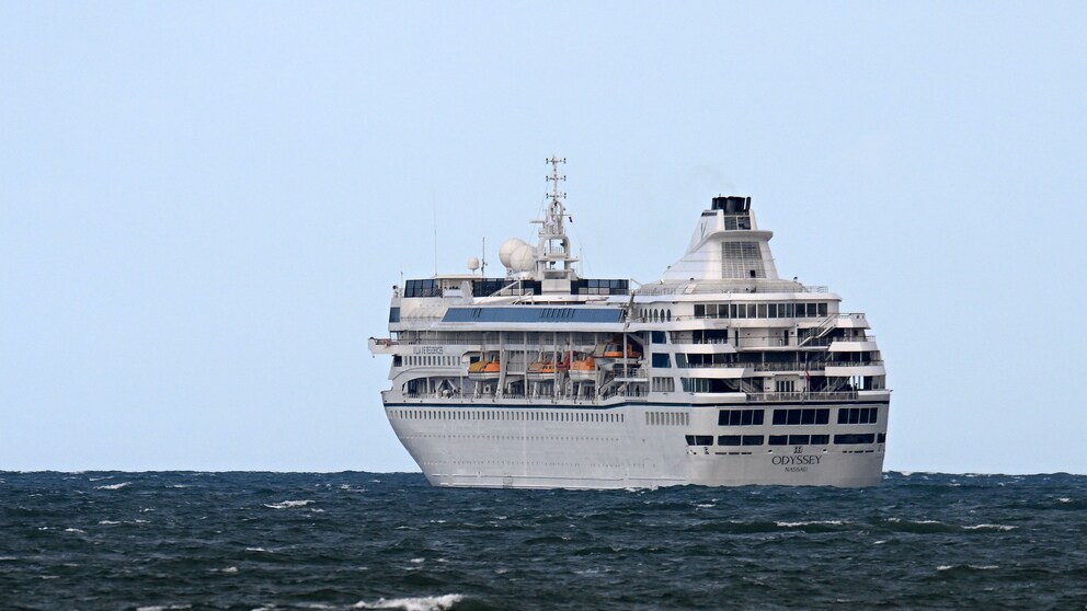Das Kreuzfahrtschiff „Villa Vie Odyssey“ vor Belfast
