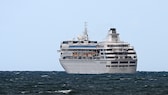 Das Kreuzfahrtschiff „Villa Vie Odyssey“ vor Belfast