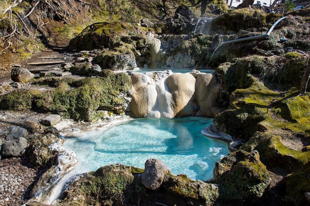 Eine Onsen-Thermalquelle im Shiretoko-Nationalpark auf Hokkaido