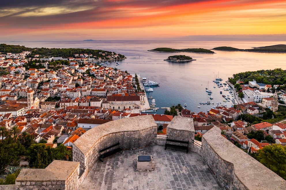 Mit über 2800 Sonnenstunden im Jahr zählt Hvar zu den sonnenreichsten Inseln Europas