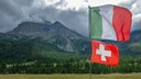 Die Grenze zwischen der Schweiz im Norden und Italien im Süden verläuft größtenteils durch Gebirgsregionen