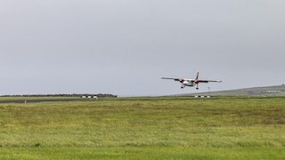 Kaum gestartet, schon wieder im Landeanflug: die Regionalfluggesellschaft Loganair führt den kürzesten Linienflug der Welt durch