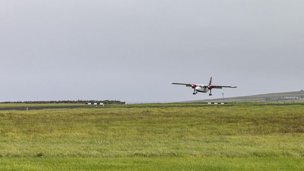 Kaum gestartet, schon wieder im Landeanflug: die Regionalfluggesellschaft Loganair führt den kürzesten Linienflug der Welt durch