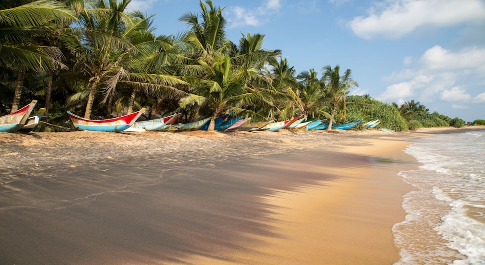 Ein Geheimtipp ist der Strand von Mirissa leider schon lange nicht mehr, vom Massentourismus blieb er bisher dennoch verschont