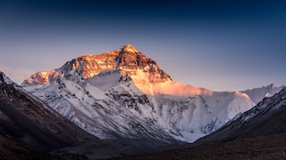 Warum der Mount Everest stetig wächst, lesen Sie bei TRAVELBOOK