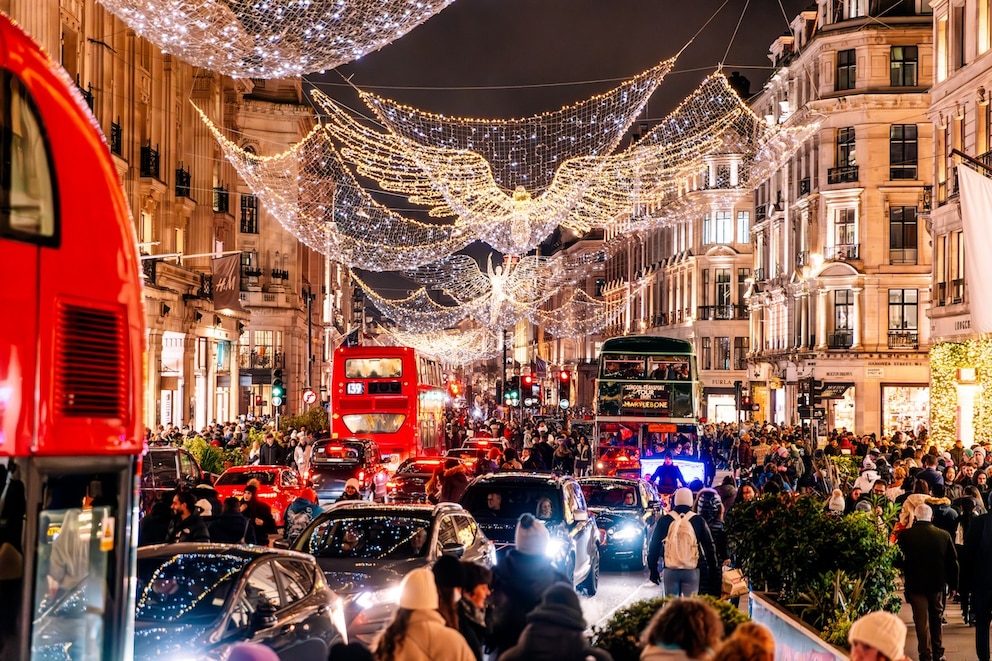 London erstrahlt zur Weihnachtszeit in ganz besonderem Glanz, wie hier zum Beispiel die Regent Street