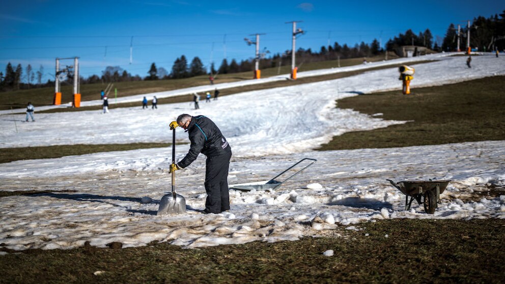 Wegen des Klimawandels müssen immer mehr Skigebiete schließen – wie hier in La Sambuy
