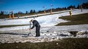 Wegen des Klimawandels müssen immer mehr Skigebiete schließen – wie hier in La Sambuy