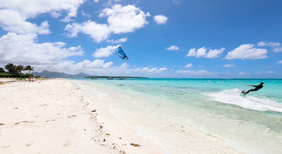 Pointe d'Esny Beach is particularly suitable for kitesurfing due to its location