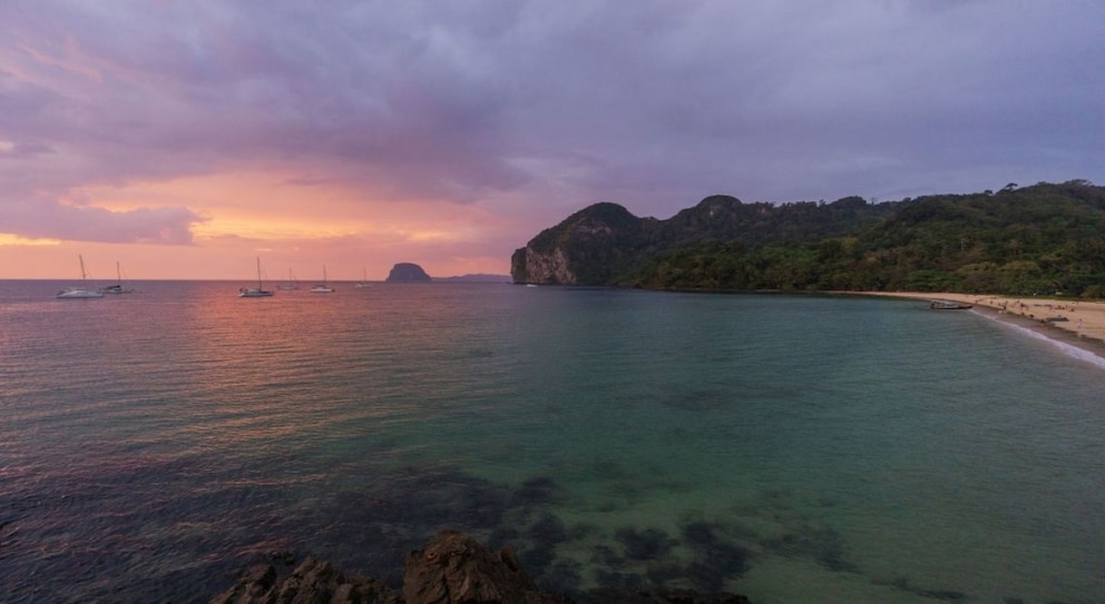 Farang Beach on Koh Mook is often called Charlie Beach and is an insider tip for the most beautiful sunsets