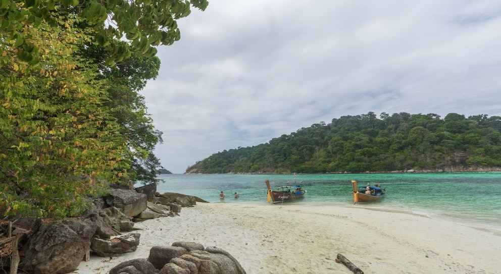 Der Strand Monkey Bay ist wenig besucht und daher fast noch ein Geheimtipp