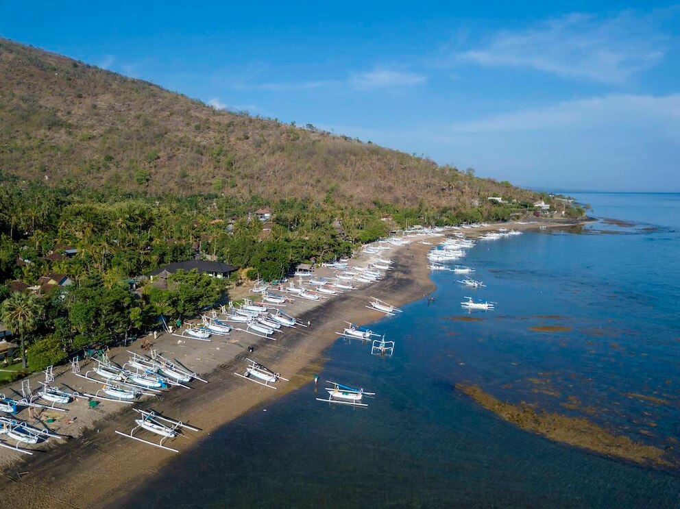 Der Sand am Lipah Beach ist eher dunkler