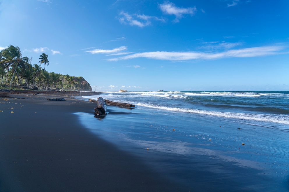 Londonderry Beach bei Marigot auf Dominica