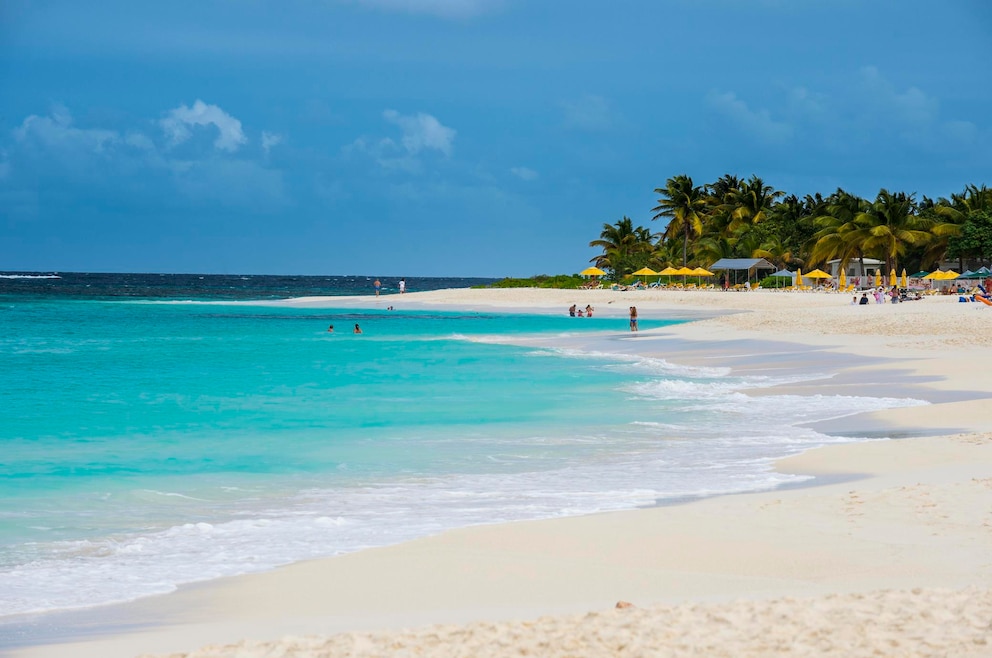 Shoal Bay Beach auf Anguilla gilt als einer der schönsten Karibikstrände 