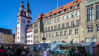 Das Alte Rathaus und die Stadtverwaltung am Markt im Zentrum sind Wahrzeichen von Chemnitz, der Kulturhauptstadt Europas 2025