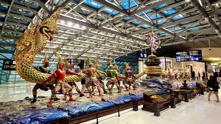 Skulptur im Suvarnabhumi Flughafen in Bangkok