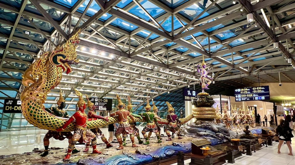 Skulptur im Suvarnabhumi Flughafen in Bangkok