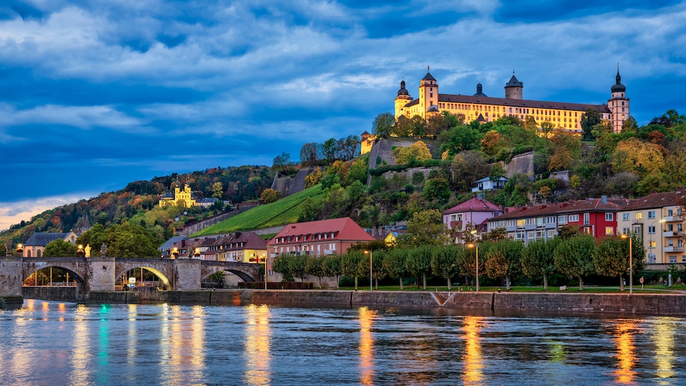 Die Festung erhebt sich hoch über Würzburg