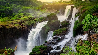 Iguazú-Wasserfälle an der Grenze zwischen Brasilien und Argentinien