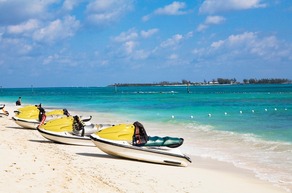 Cable Beach ist ein beliebter Strand und befindet sich an der Nordküste der Insel New Providence