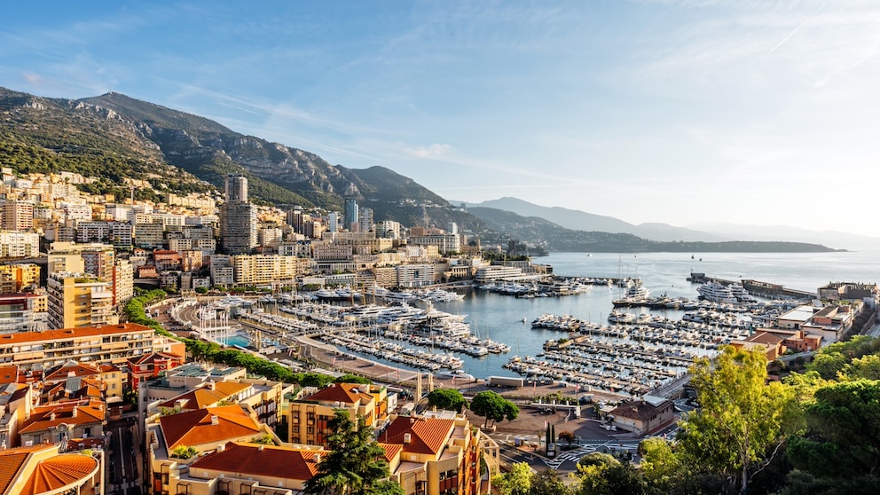 Blick auf Monaco: Der abgebildete Ort wird jedes Jahr zahlreich besucht. Dabei hat er – wie vier weitere Länder in Europa – keinen eigenen Flughafen.