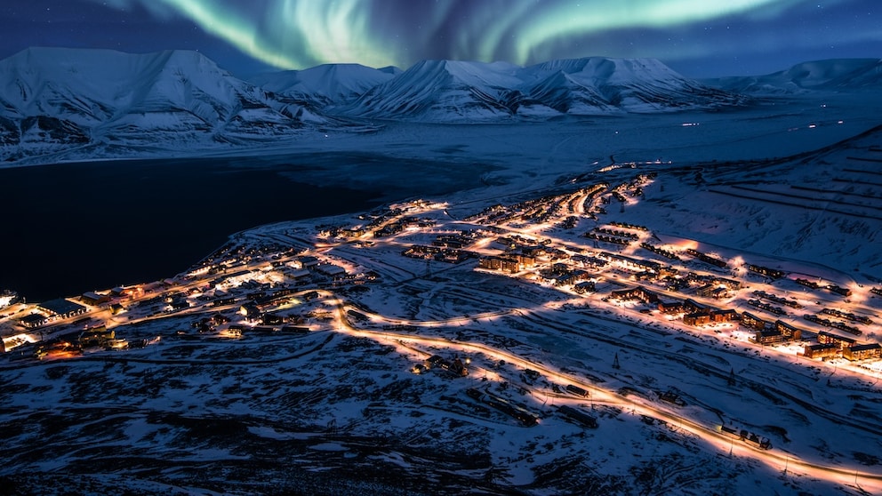 Auf der Welt gibt es einige Orte, an denen für mehrere Wochen die Sonne nicht aufgeht – so unter anderem auch in Longyearbyen