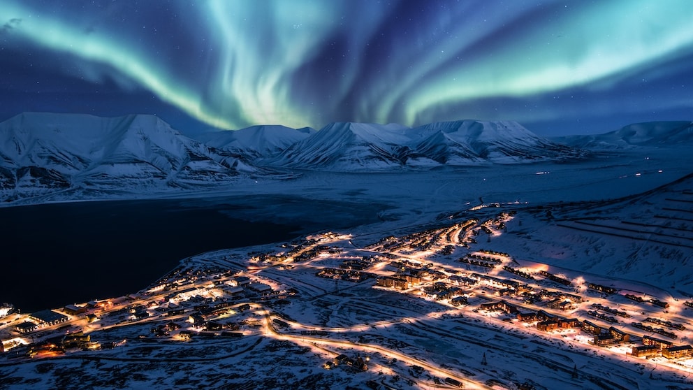 Auf der Welt gibt es einige Orte, an denen für mehrere Wochen die Sonne nicht aufgeht – so unter anderem auch in Longyearbyen